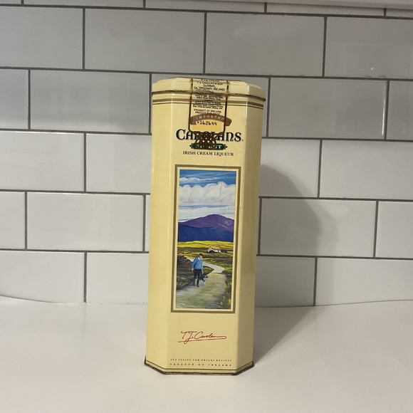 IMPORTED CAROLANS Finest Irish Cream Liqueur Empty Tin Box Container - Picture 2 of 9